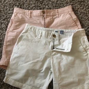 Old Navy shorts in pink and white ( 2 for 10$)